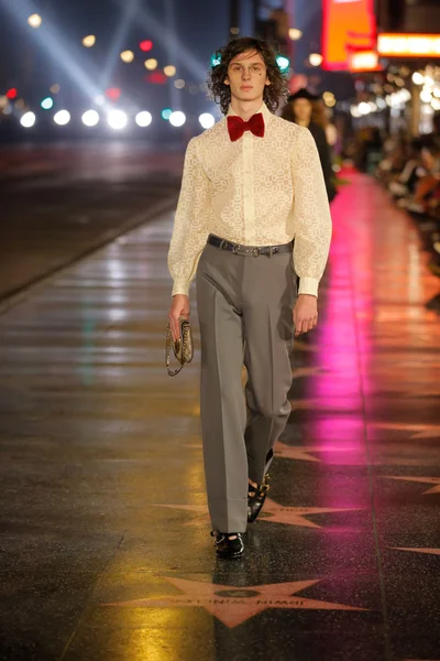 Look 90